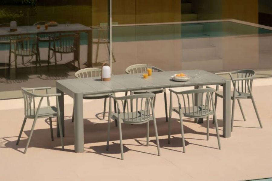 Liegestühle und Gartenmöbel - Bild 1