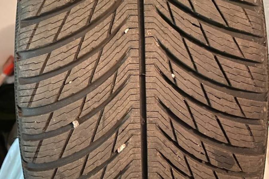 Winterreifen 245/45/ R17 Michelin - Bild 1