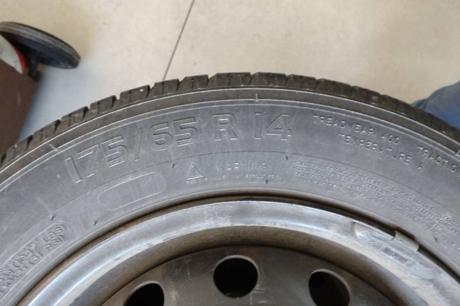 Sommerreifen Michelin 175/65 R14 mit Stahlfelgen - Bild 3
