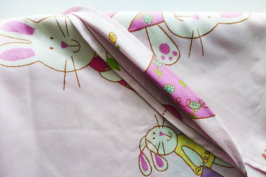 Kinderzimmer Dekoration Stoff mit Hasen als Tischdecke / Vorhang - Bild 1