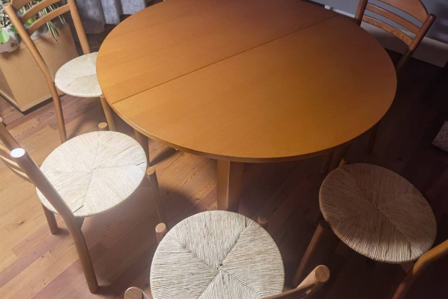 Tisch mit 6 Stühlen - Bild 1