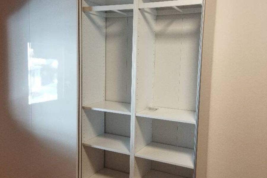 Doppelbett samt Nachtkästchen und Kleiderschrank - Bild 1