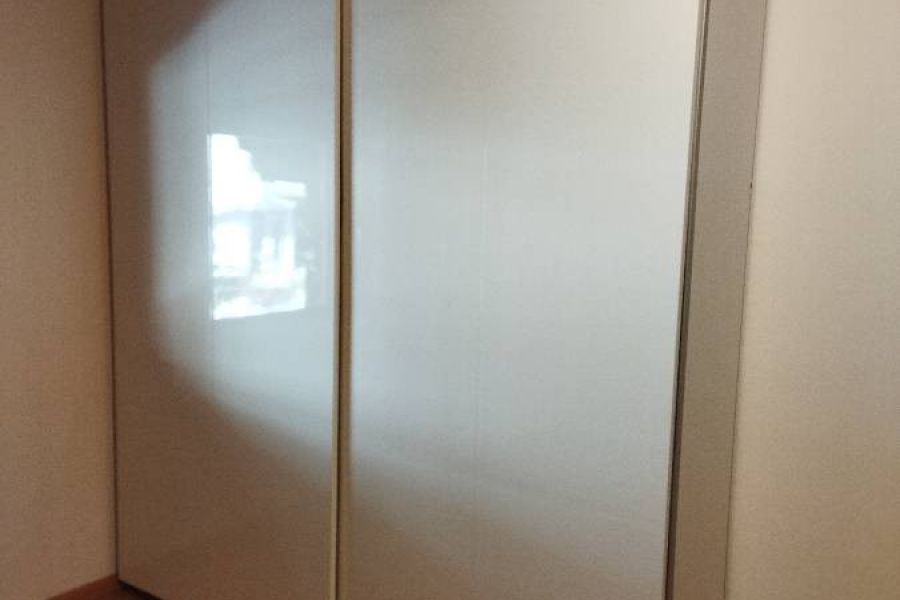 Doppelbett samt Nachtkästchen und Kleiderschrank - Bild 3