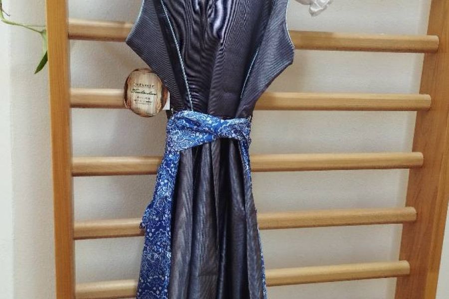 Dirndl mit Etikette - Bild 2