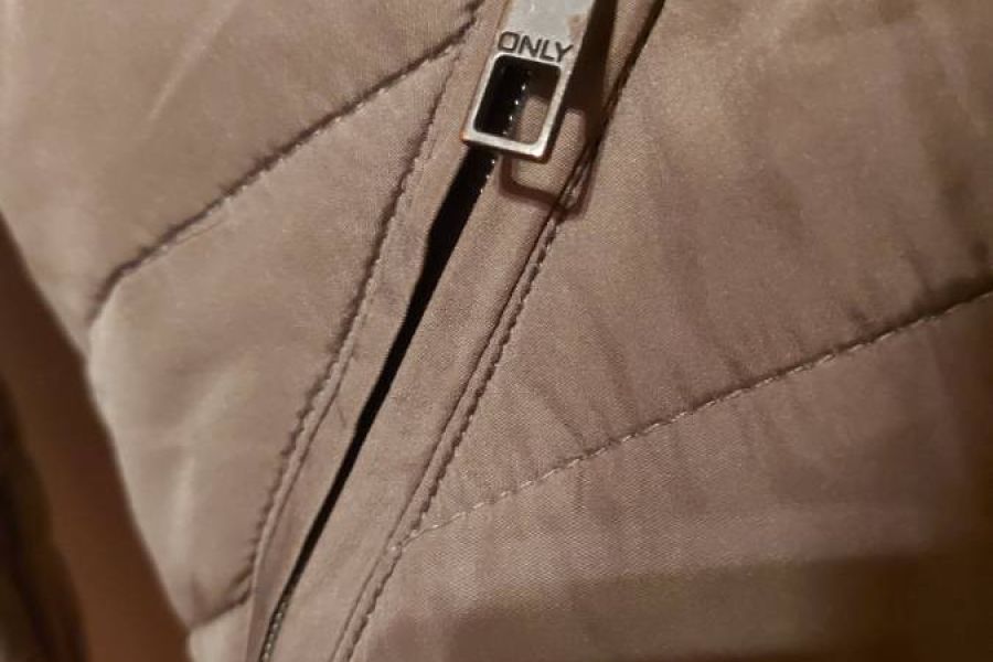 Secondhand: Olivgrüne Steppjacke - Bild 4