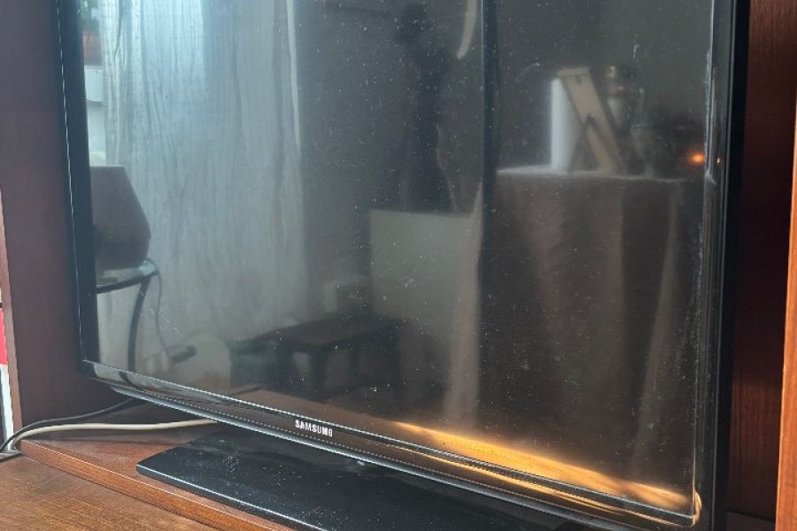 Samsung Fernsehapparat + Schalter + Kabel - Bild 1