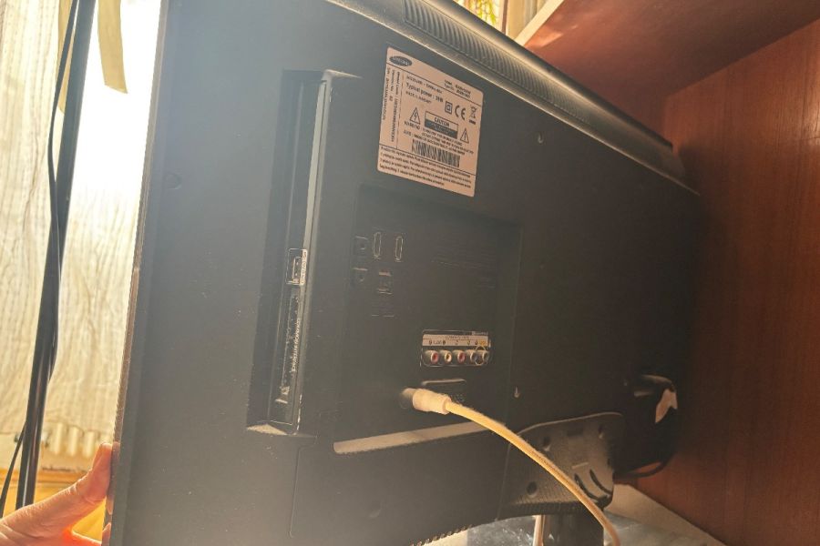 Samsung Fernsehapparat + Schalter + Kabel - Bild 2