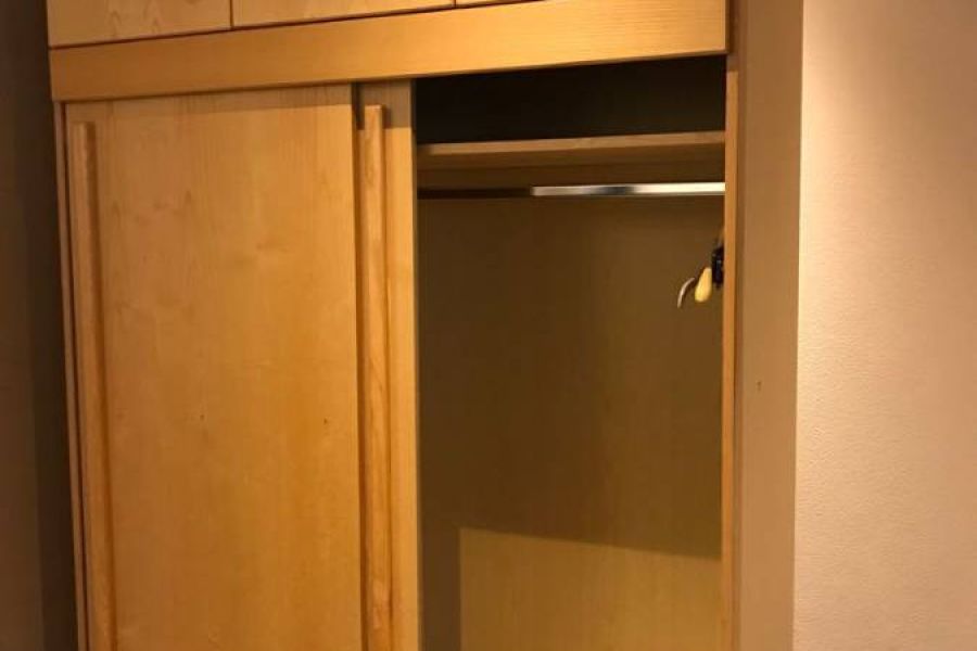 Kleiderschrank - Bild 3