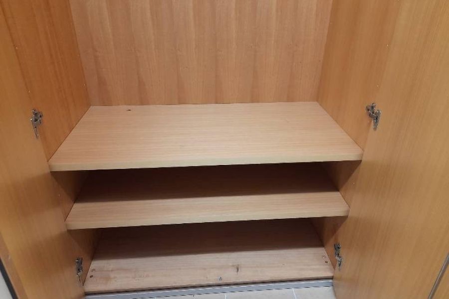Hochwertiger Schlafzimmerschrank aus Vollholz, sehr gut erhalten - Bild 5