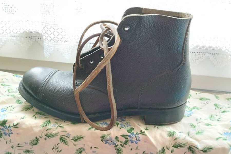 Handangefertigte Schuhe aus Leder als Deko - Bild 3