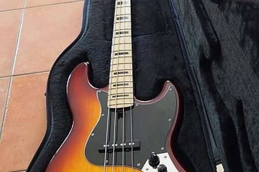 Sire V7 Swamp Ash Sunburst mit Koffer - Bild 1