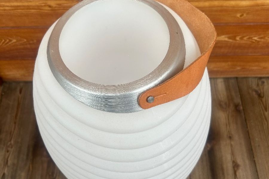 Tragbare Lautsprecherlampe mit Weinspender - Bild 3