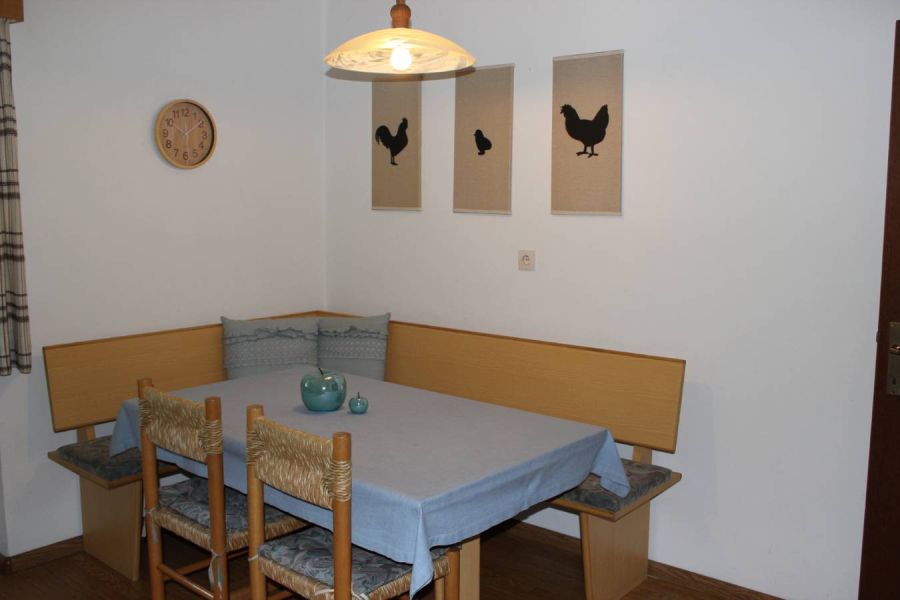 2 x Tische, 1 Wohnzimmer- oder Fernsehtischchen. - Bild 1