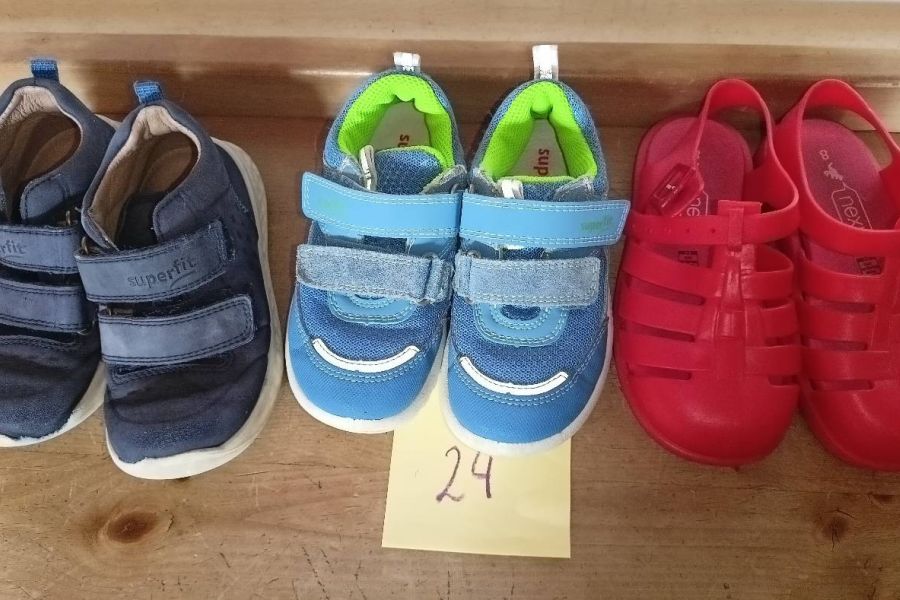 Kinderschuhe zu verschenken Größe 20-25 - Bild 3