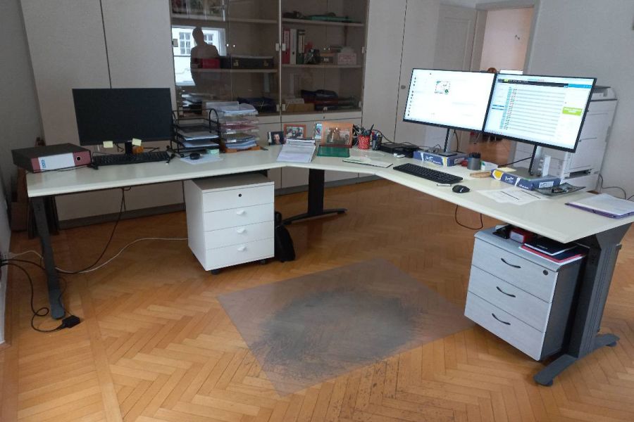 VERSCHENKE/REGALASI - Büro Schreibtisch mit Rollcontainer - Scrivania - Bild 1