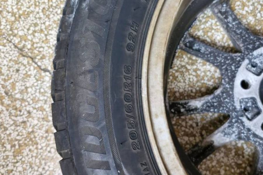 4 Alufelgen BMW 16" mit Winterreifen Bridgestone 205/60R16 92H - Bild 4