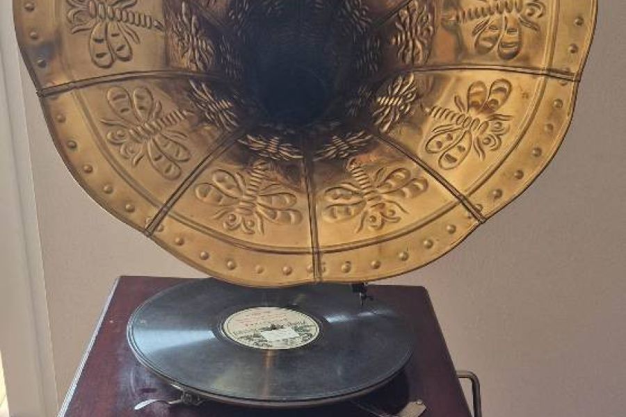 Antikes Grammophon mit Messing-Trichter zu verkaufen - Bild 2