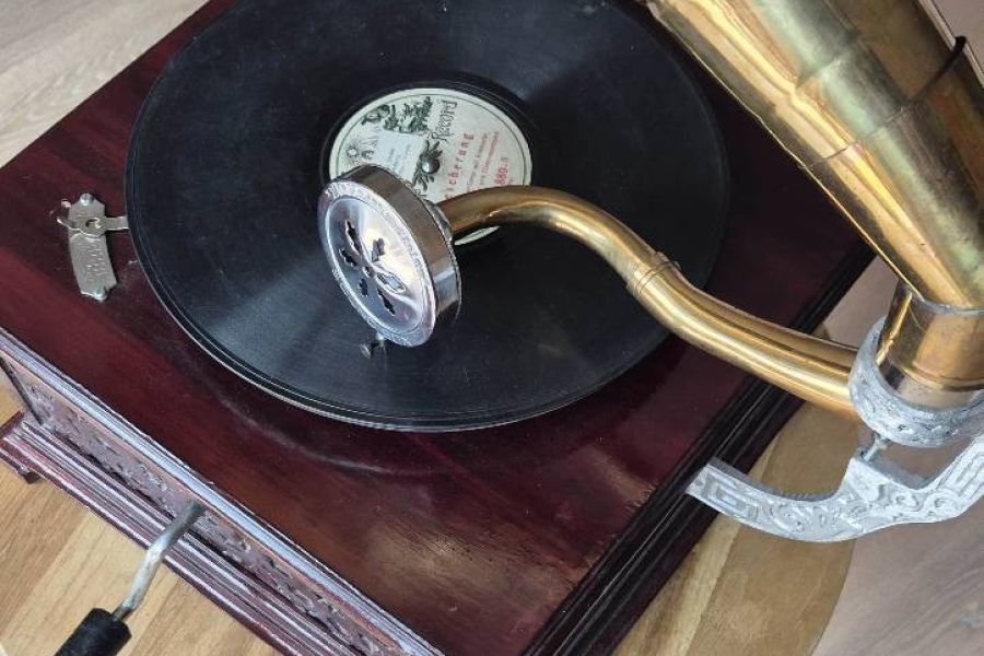 Antikes Grammophon mit Messing-Trichter zu verkaufen - Bild 5