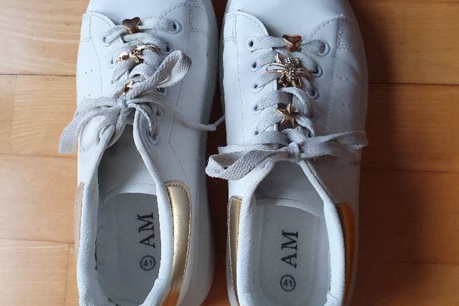 Weiße Sneaker mit Charms, Größe 41 - Bild 2