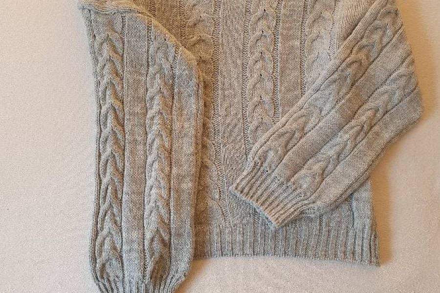 Grauer kurzer Pulli - Bild 1