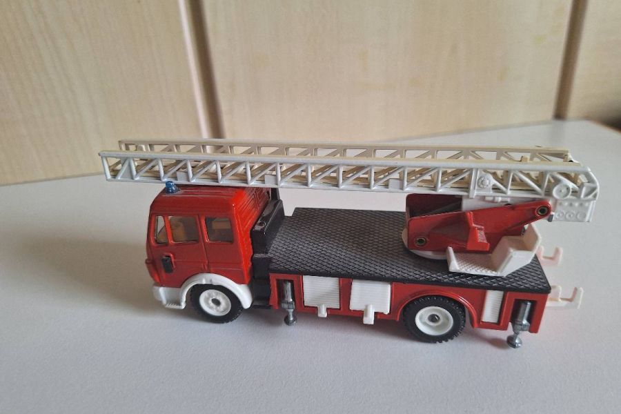 2 Feuerwehrauto und 1 Lastwagen - Bild 1
