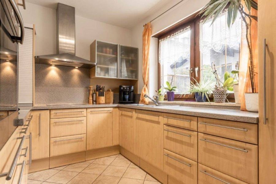 Doppelhaushälfte mit 5 Zimmer und großen Garten zu verkaufen - Bild 2