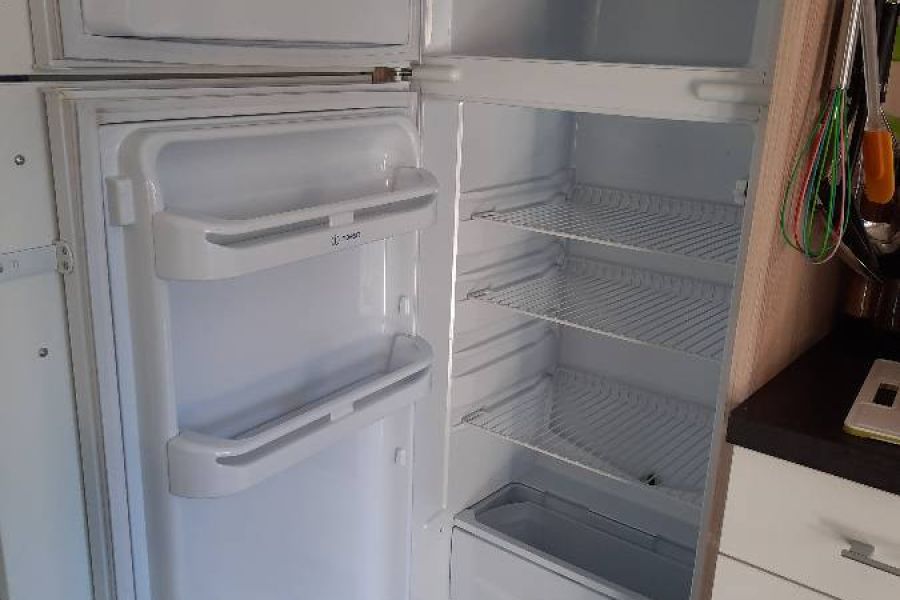 Einbaukühlschrank mit integriertem kühlfach - Bild 2