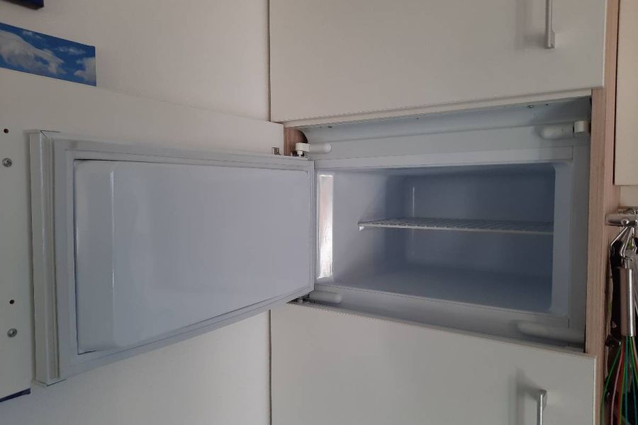 Einbaukühlschrank mit integriertem kühlfach - Bild 3