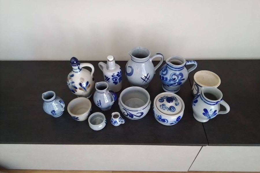Krüge und Töpfe aus Steingut - Bild 3