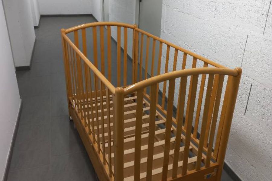 Bettstatl aus Vollholz mit Räder - Bild 4