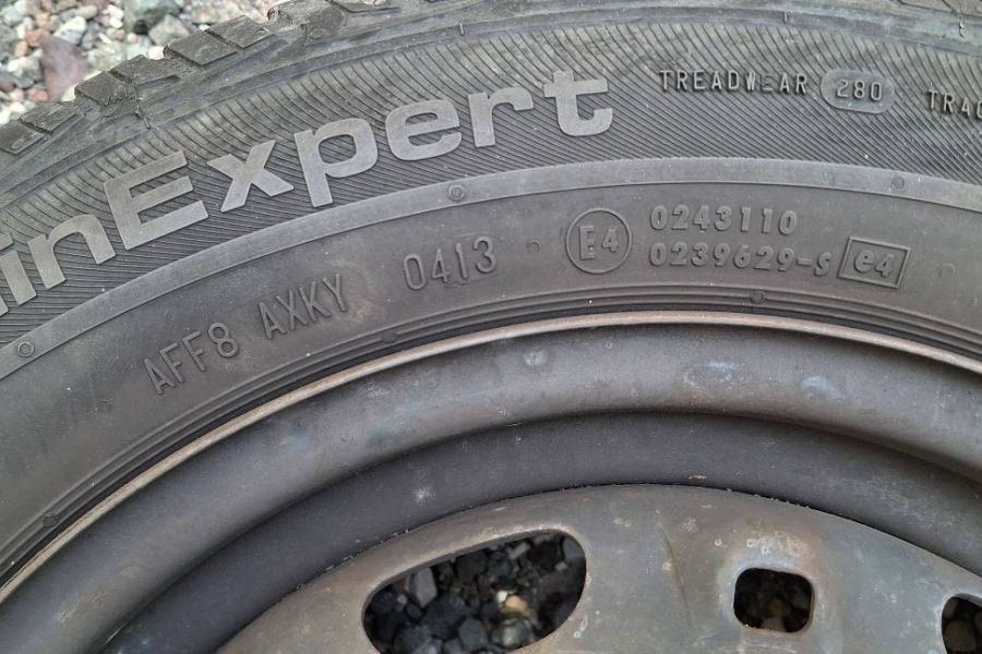 4 Stahlfelgen mit Sommerreifen 185/60R 14H Uniroyal RainExpert - Bild 2