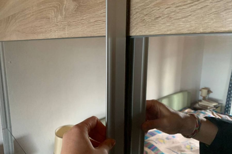 Grosser Kleiderschrank - Bild 5