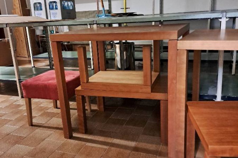 Aussteller-Tische in Holz 7 Stück - Bild 2