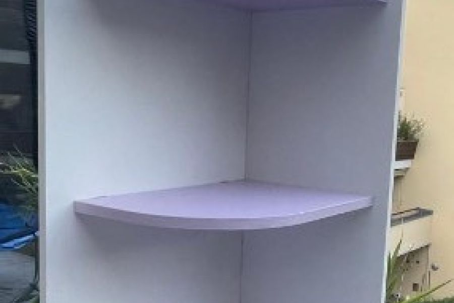 Kinderbett und Bücherregal - Bild 2