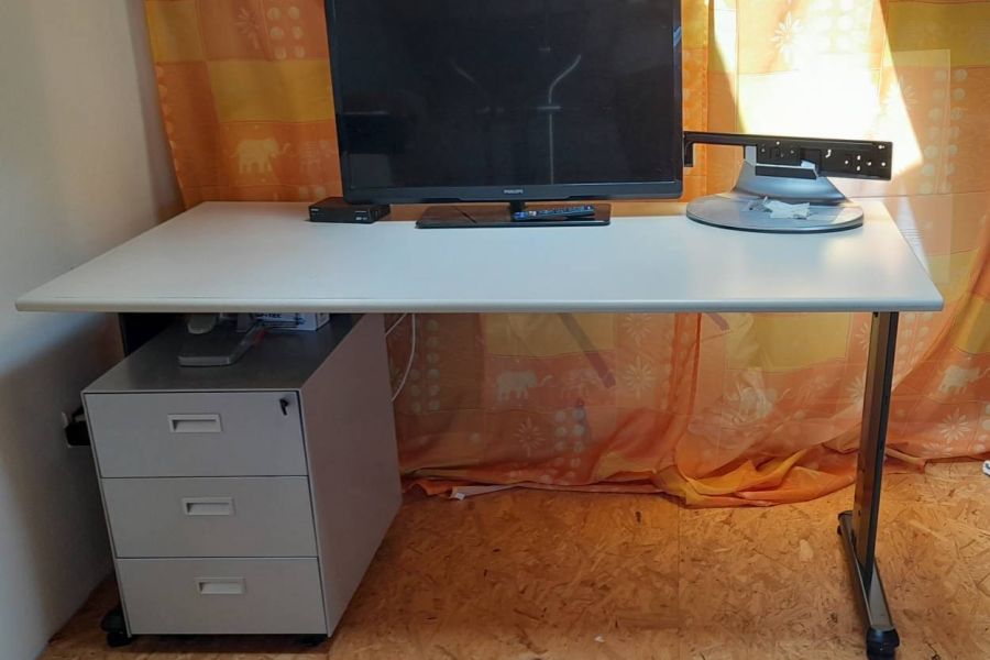 Schreibtisch mit Rollkasten  sehr guter Zustand - Bild 2