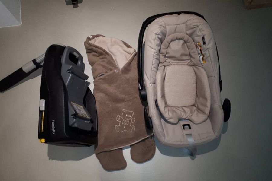 MAXI-COSI Babyschale mit Isofix und Einschlagdecke - Bild 1