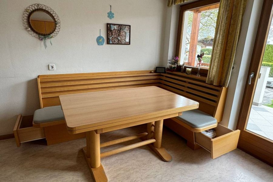 Eckbank mit Tisch und Stühle - Bild 2
