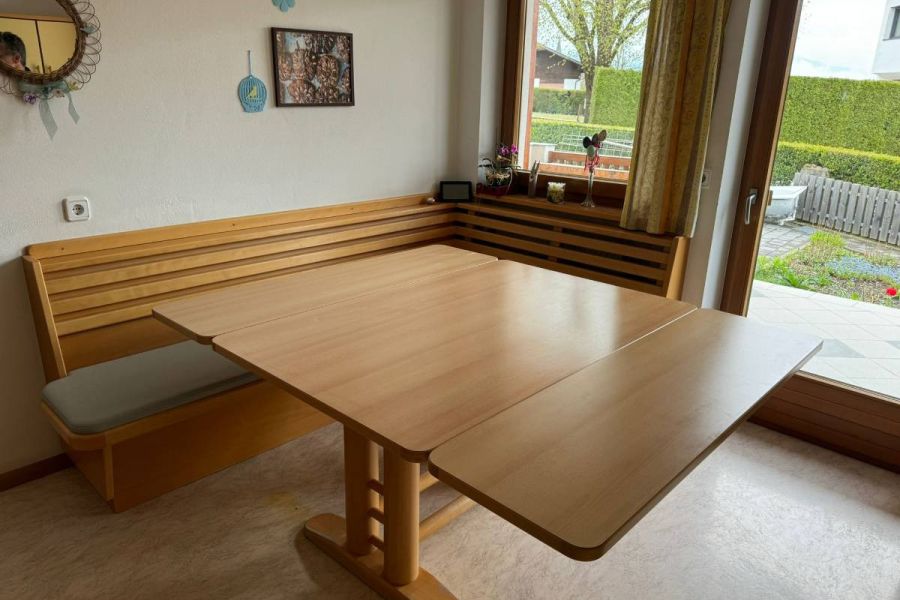 Eckbank mit Tisch und Stühle - Bild 3