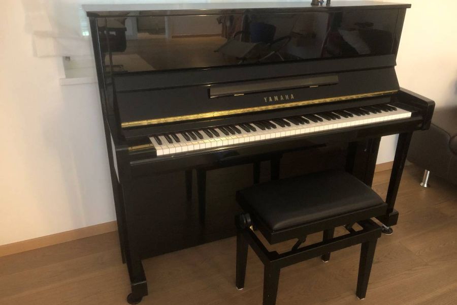 Neuwertiges Wandklavier Marke Yamaha - Bild 1