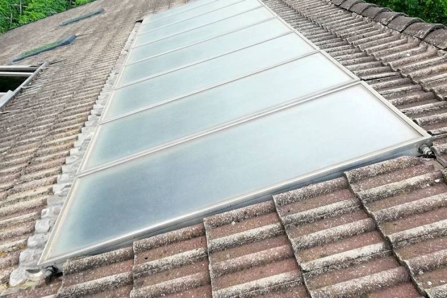 Solarthermie-Anlage (Wassertank, Solarpanels, Hydraulik, Steuerung) - Bild 1