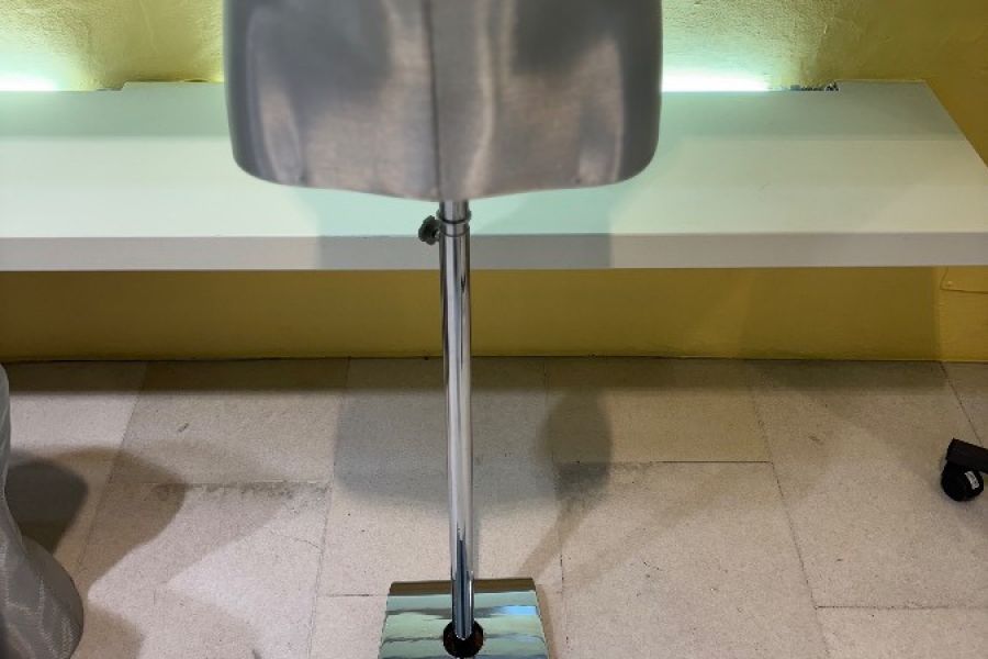 Schaufensterpuppe männlich mit Eisengestell - Bild 4