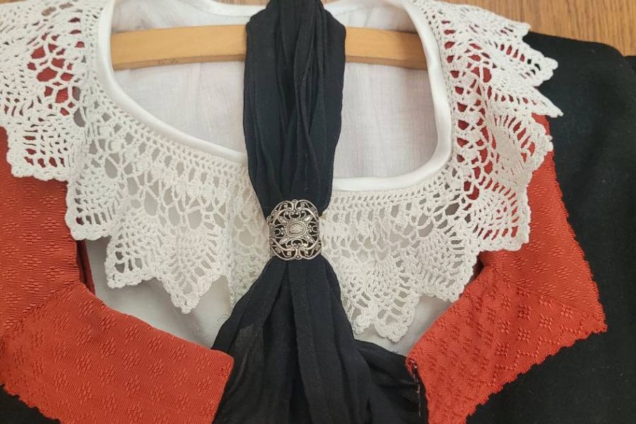 Meraner Frauen-Tracht - Bild 2