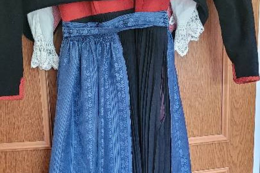 Meraner Frauen-Tracht - Bild 3