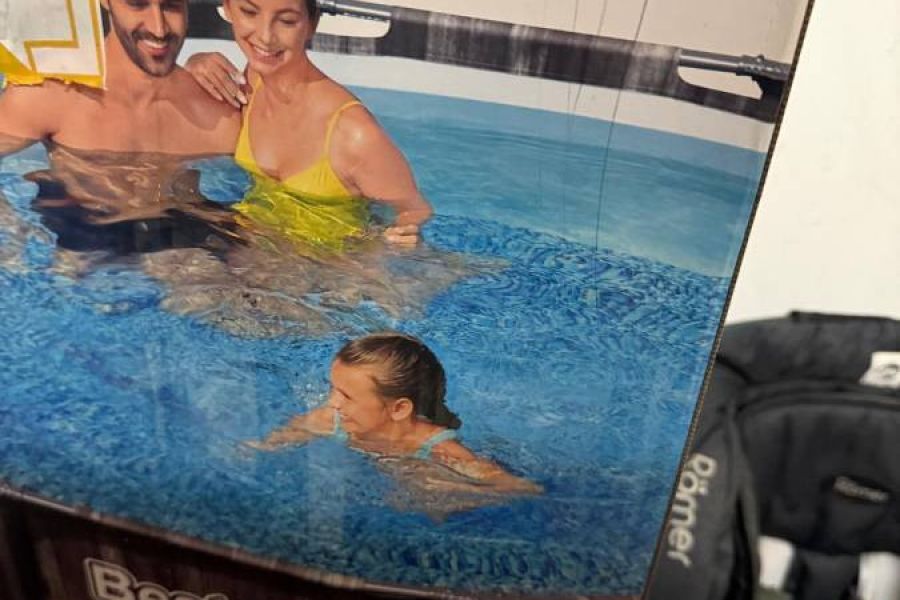 Transparentes Schwimmbad zu verkaufen - Bild 1