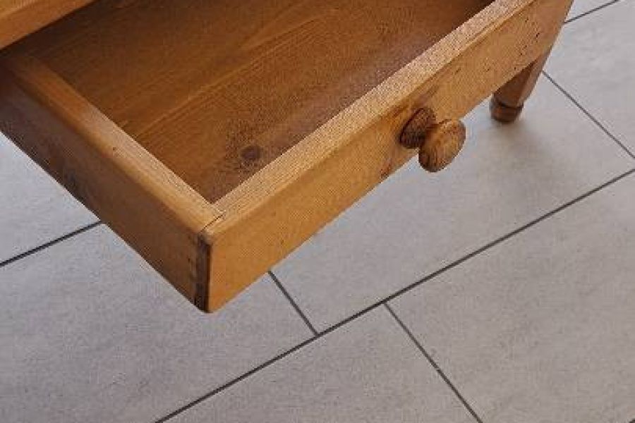 massiver Holztisch, Kiefer, 160 x 90 cm, 4 - 6 Personen, - Bild 4