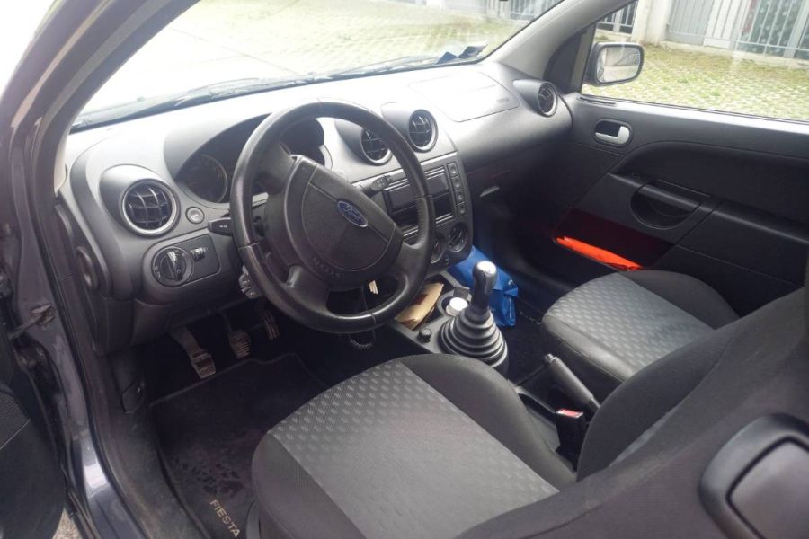 Ford Fiesta  1.4 Benzin  80PS  170.000km  Bj. 2004 - Bild 3