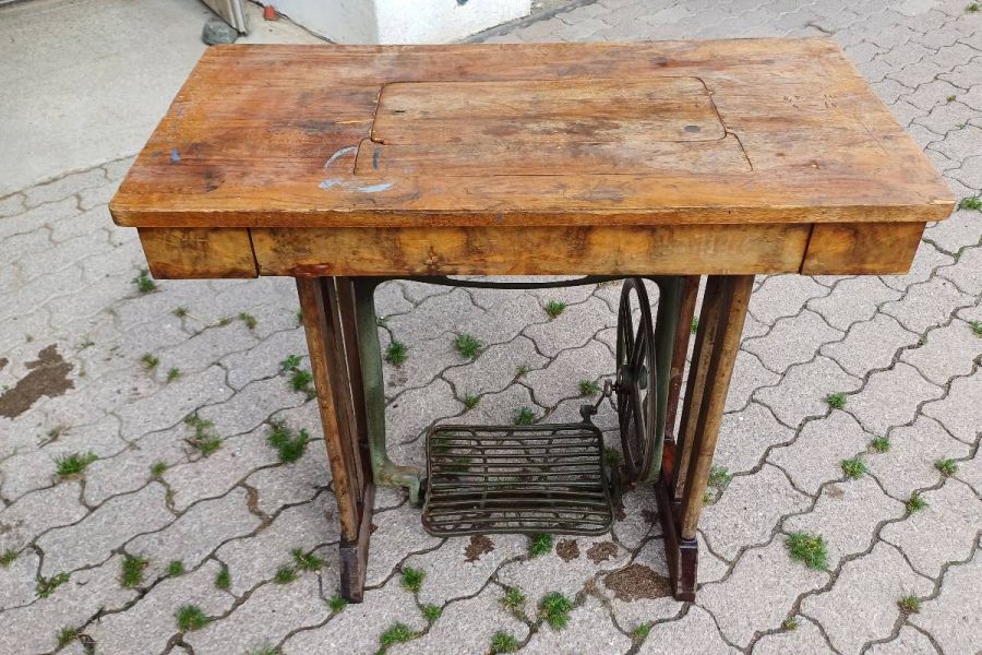 Alte antike Nähmaschine Borletti - Bild 4