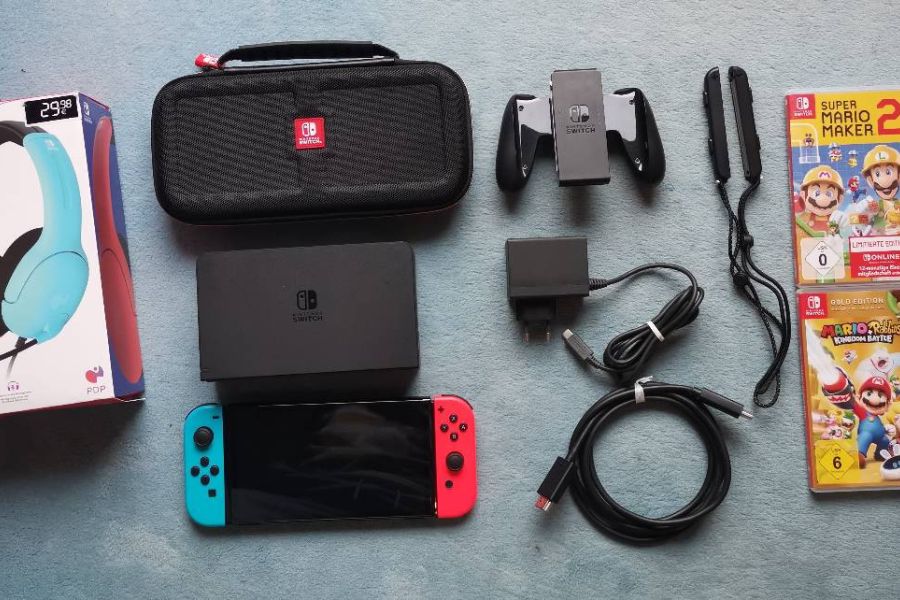Nintendo Switch Oled mit Spiele und Zubehör - Bild 1
