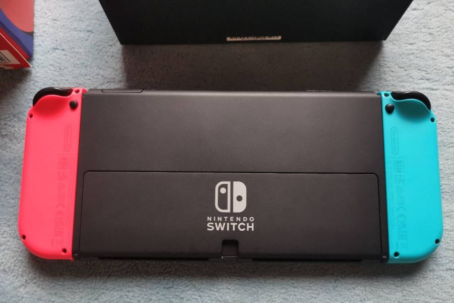 Nintendo Switch Oled mit Spiele und Zubehör - Bild 3