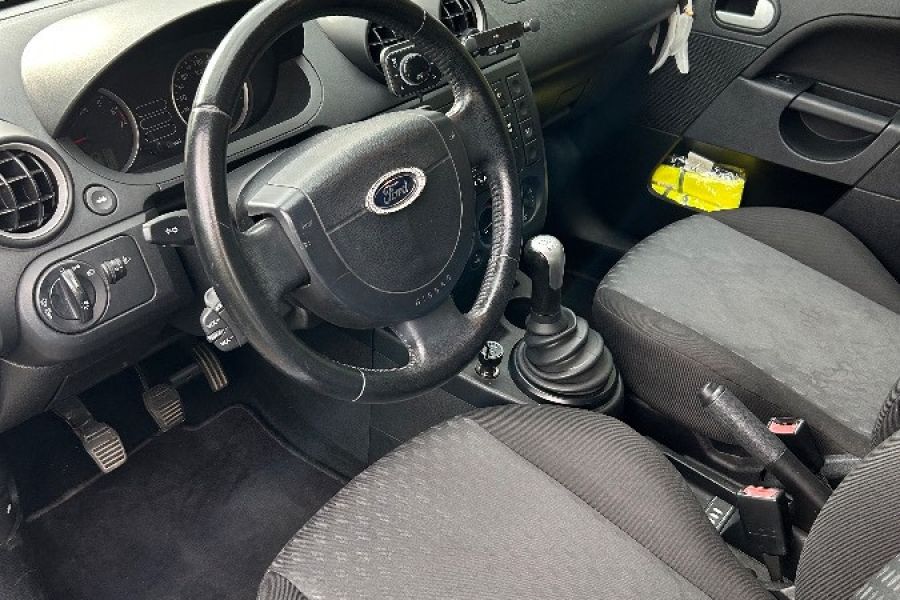 Ford Fiesta 1.2 Benziner 2004 - Bild 2